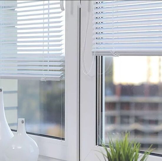 Алюминиевые горизонтальные жалюзи с алисой