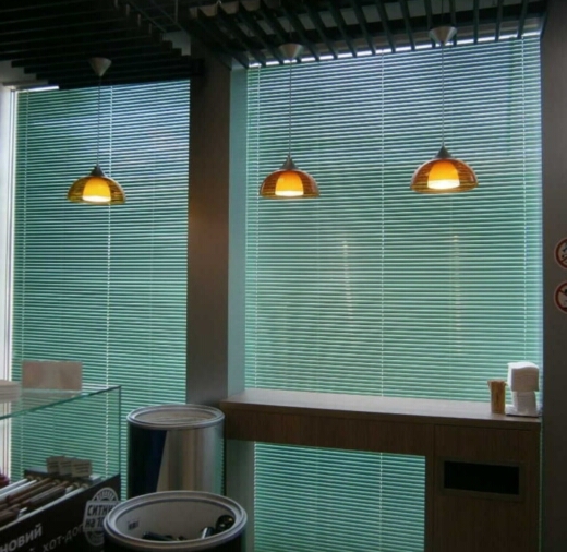 Алюминиевые жалюзи для ресторана