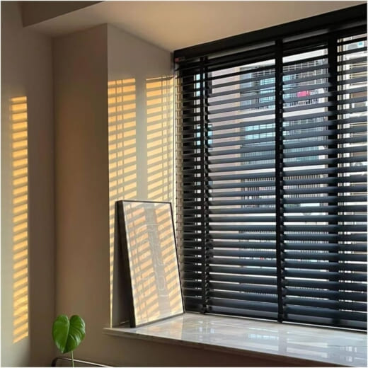Деревянные жалюзи с электроприводом