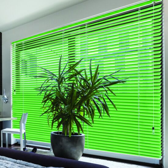 Алюминиевые горизонтальные жалюзи с логотипом компании