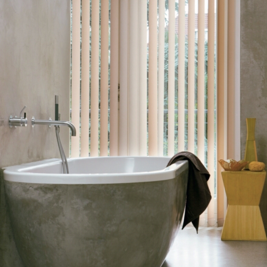 Пластиковые жалюзи для ванной комнаты на окна