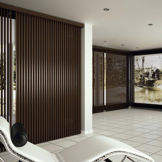 Пластиковые жалюзи на балконную дверь